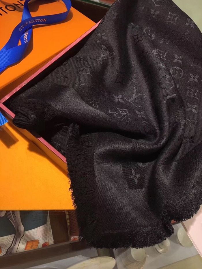 Louis Vuitton Scarf LV00109